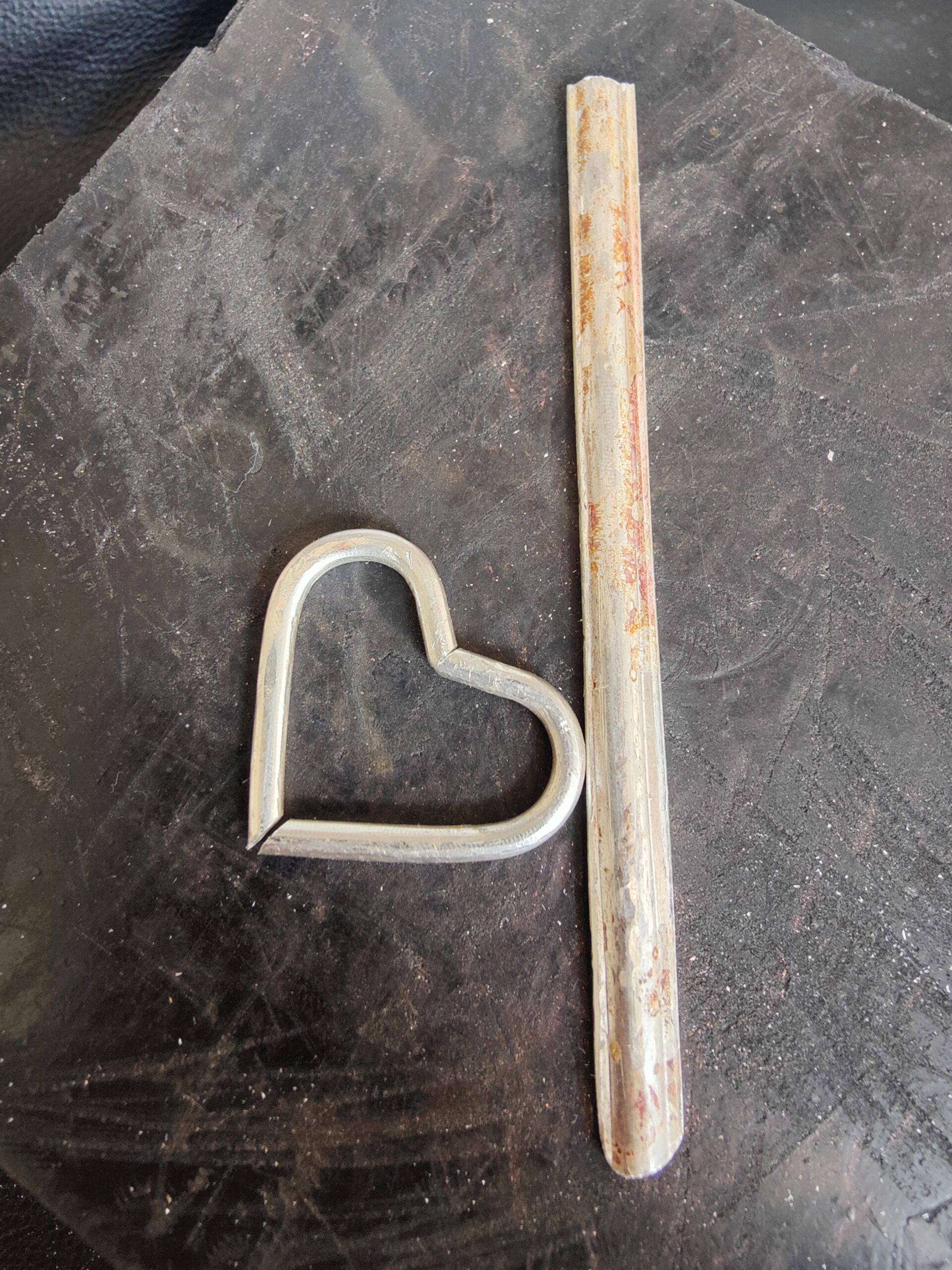 Smeltning, valsning, formning, lodning og polering