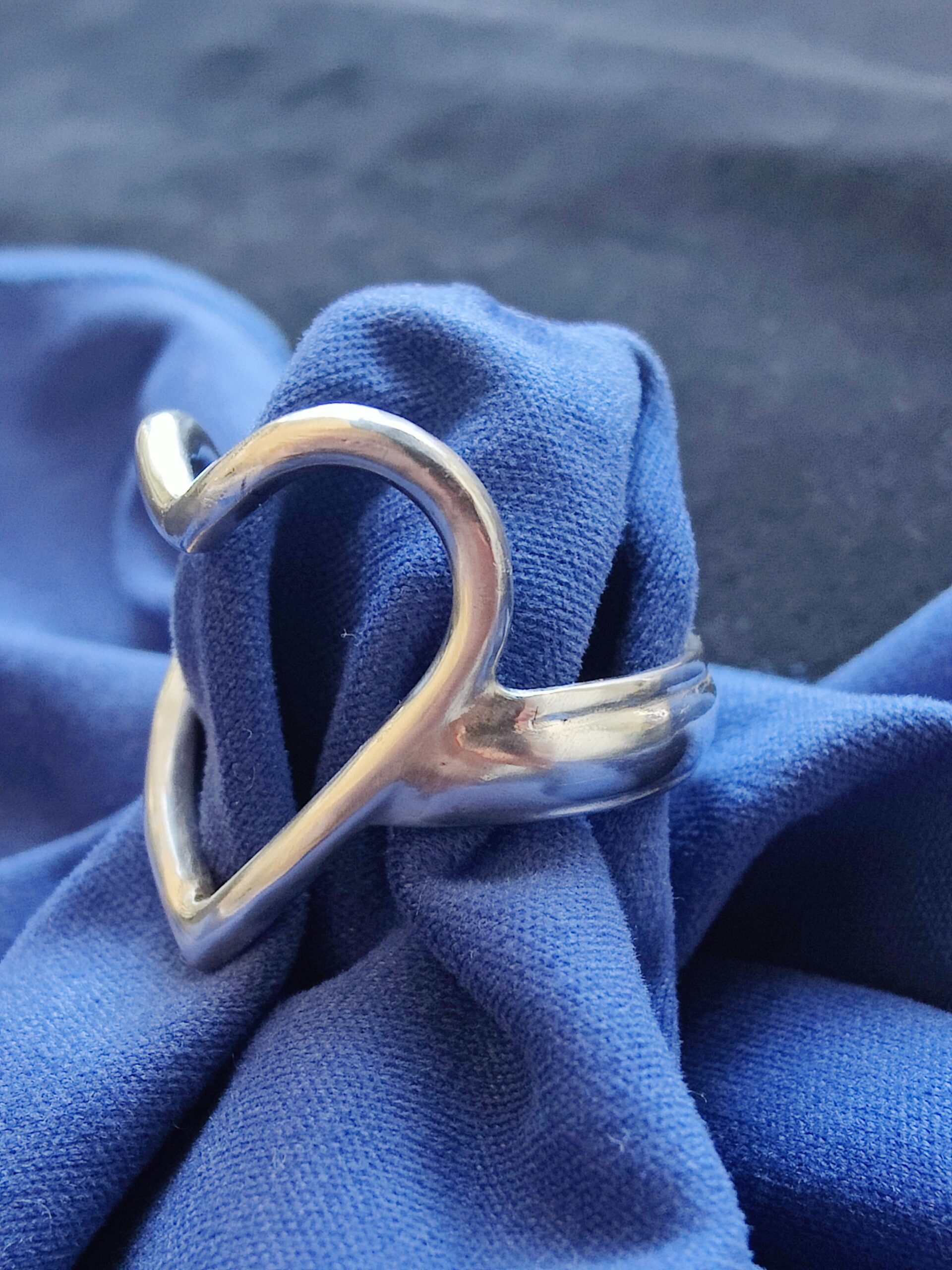 håndlavet, smeltet, formet og poleret